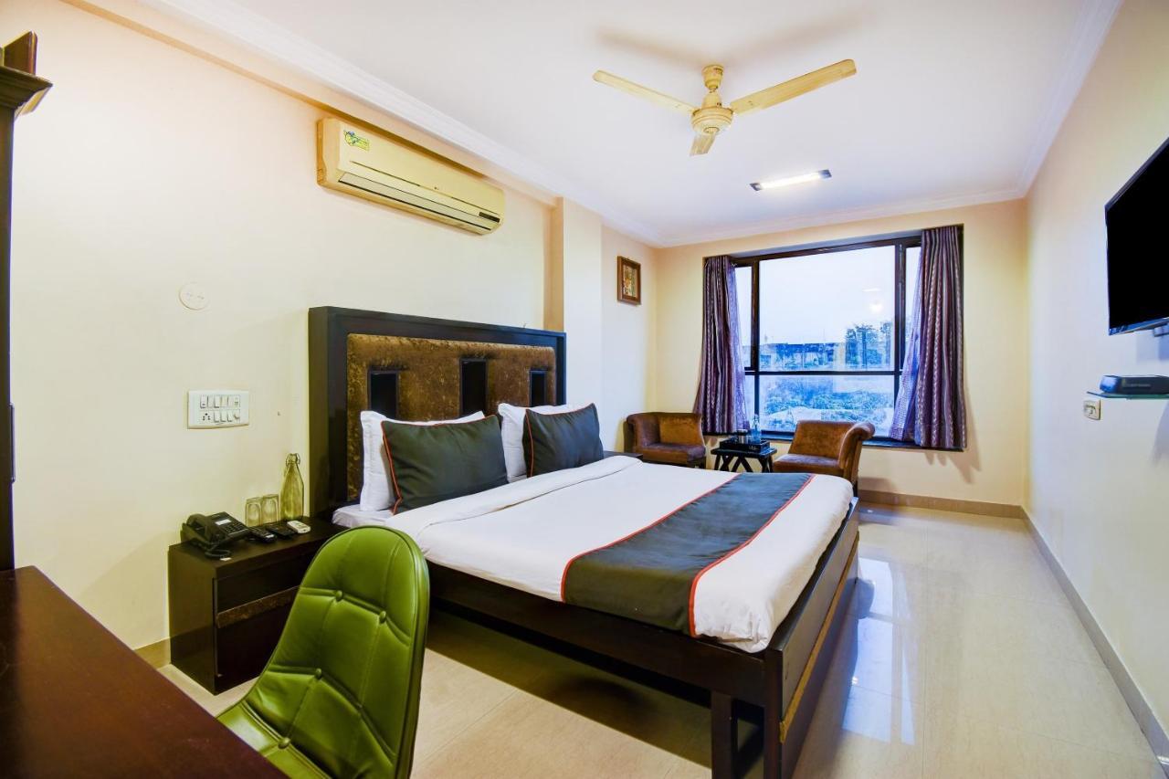 Collection O 50229 Orient Sadar Bazar Road Hotel