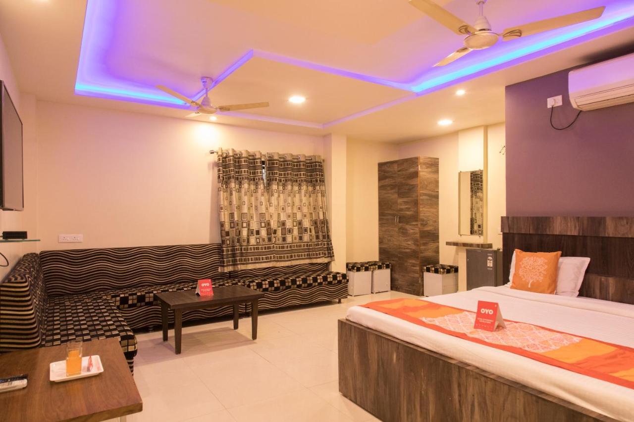 Oyo 10365 Rr Hotel