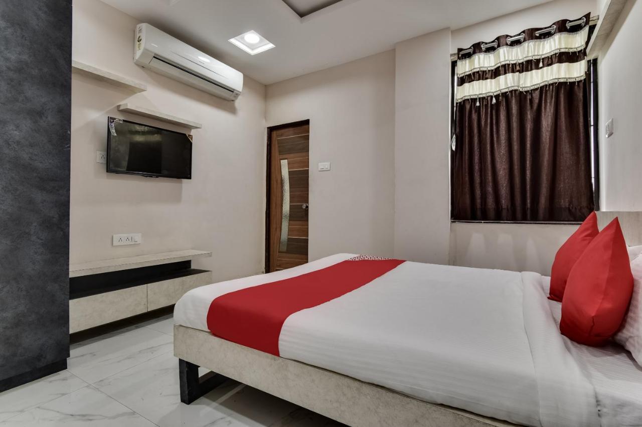 Oyo 69873 Fld Hotel 3*