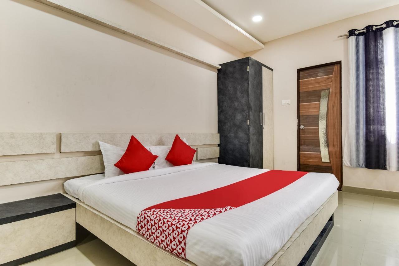 Oyo 69873 Fld Hotel 3*