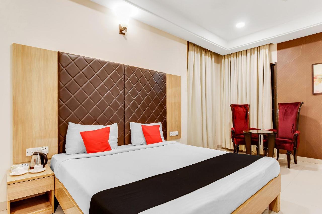 Capital O 19666 Solitaire Hotel 3*