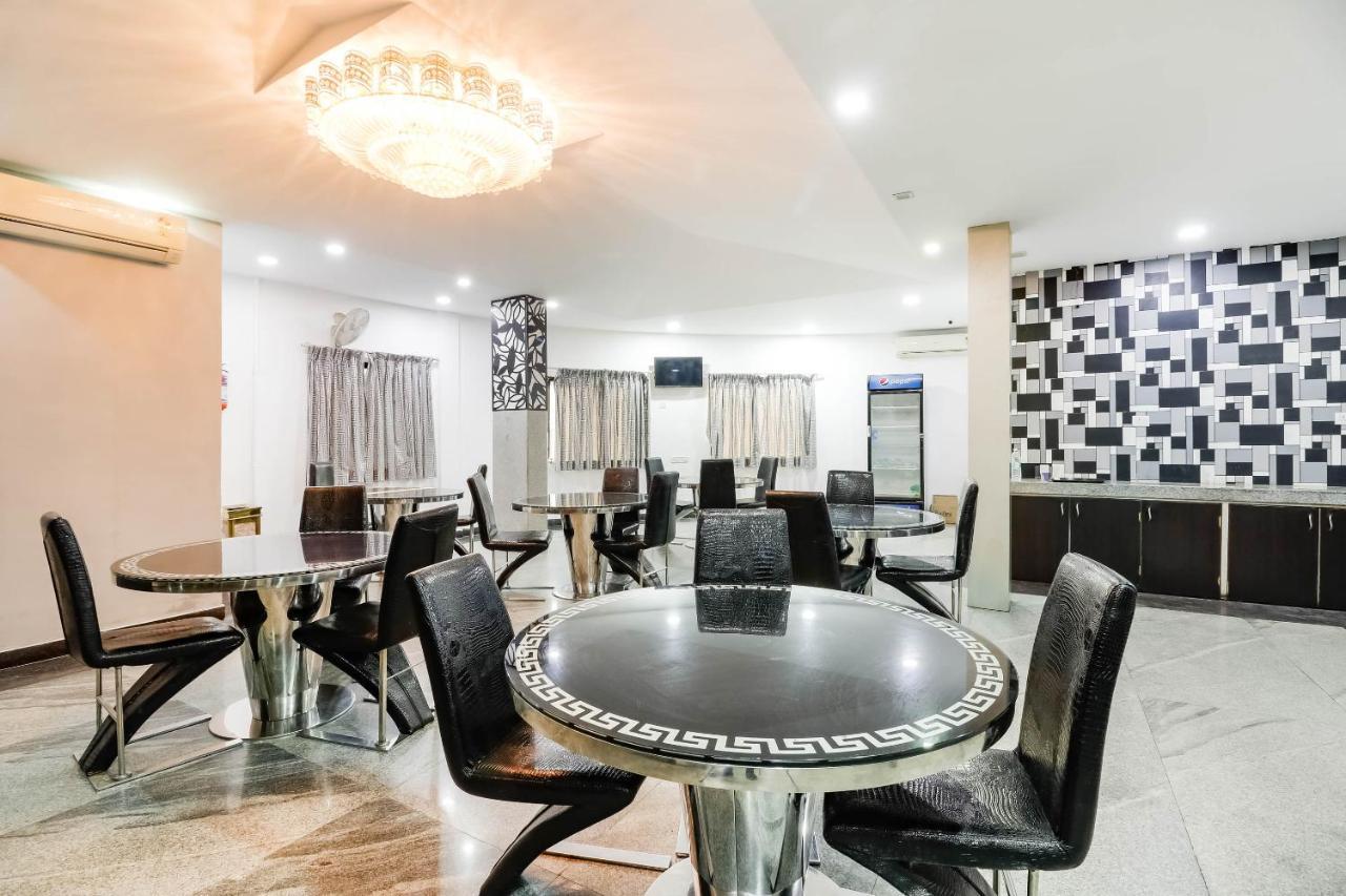 Hotel Oyo 1106 Orient Star 3*