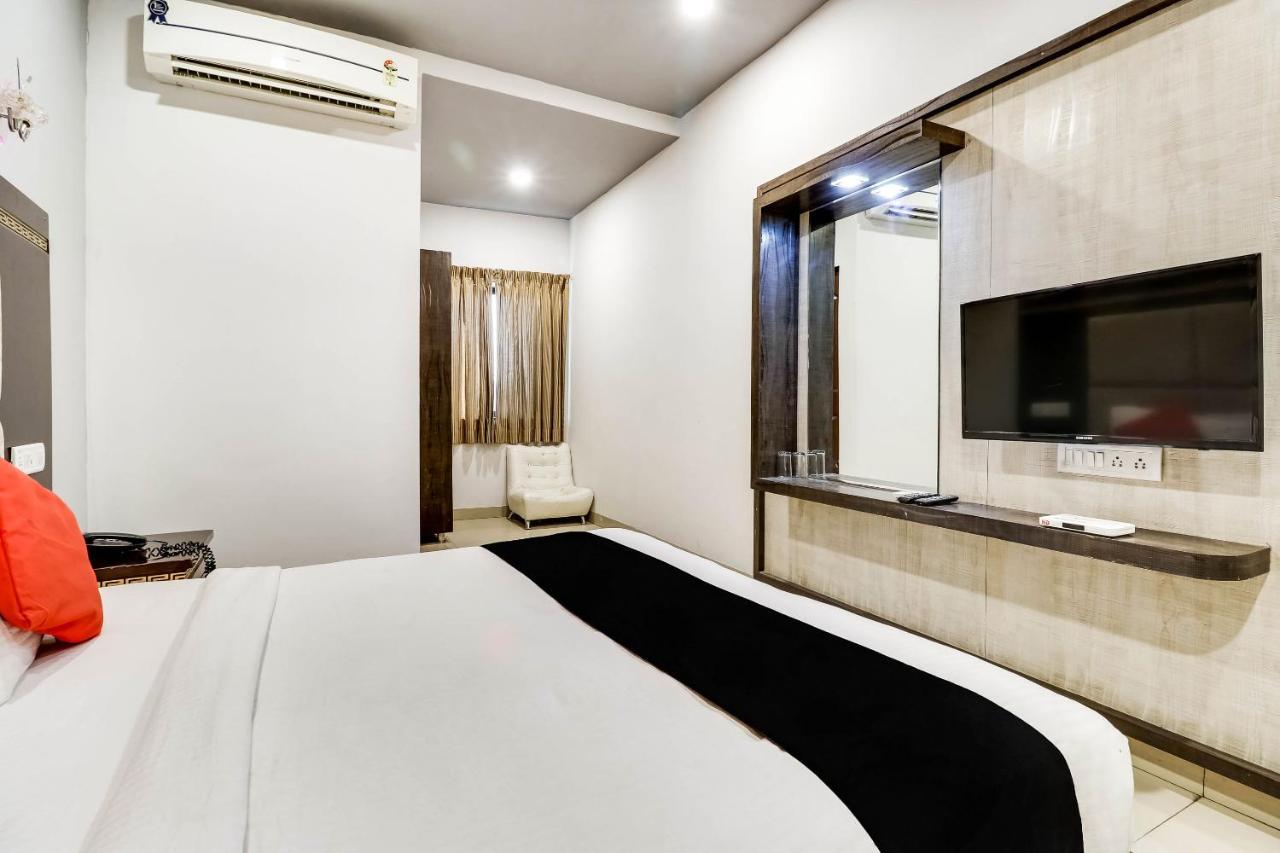 Oyo 1106 Orient Star 3*