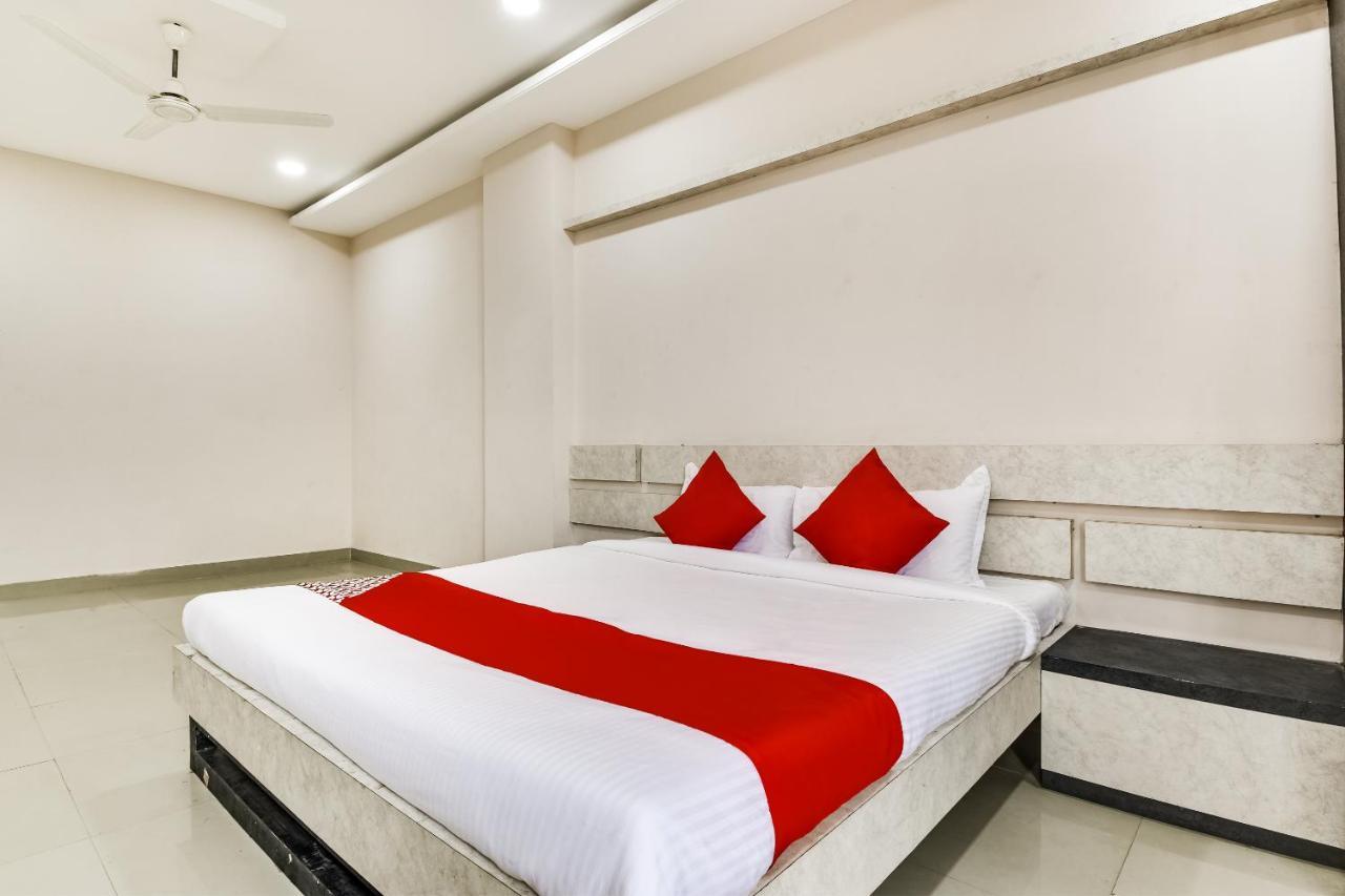 Oyo 69873 Fld 3* Nagpur